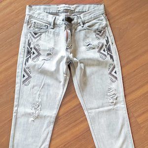 Etienne Marcel embroidered distressed jeans size 29